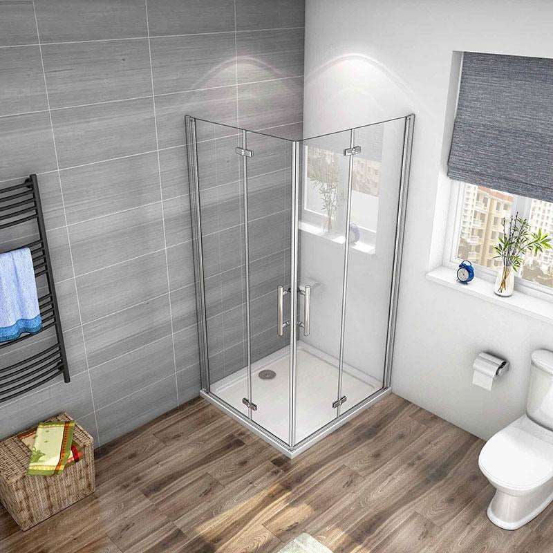 Sprchový kút 80x80 cm so štvorcovým dizajnom, zalamovacími dverami, čírym 6mm NANO sklom a chrómovým povrchom, ideálny pre moderné kúpeľne.