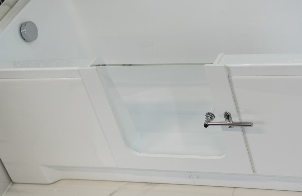 Objavte bezbariérovú vaňu so sklenenými dvierkami v strede nielen pre seniorov, vyrobenú z kvalitného akrylátu. Urobte si vaňu bezpečnejšou a pohodlnejšou! 🛁