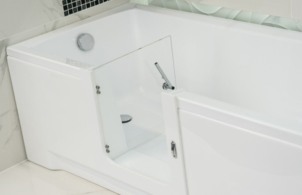 Bezbariérová akrylátová vaňa s posuvnými dvierkami – biela obdĺžniková vana pre seniorov (170x70cm), bezpečný bočný vstup, ergonomický dizajn, odolný tvrdený akrylát, panelové kryty, prepadový odtok