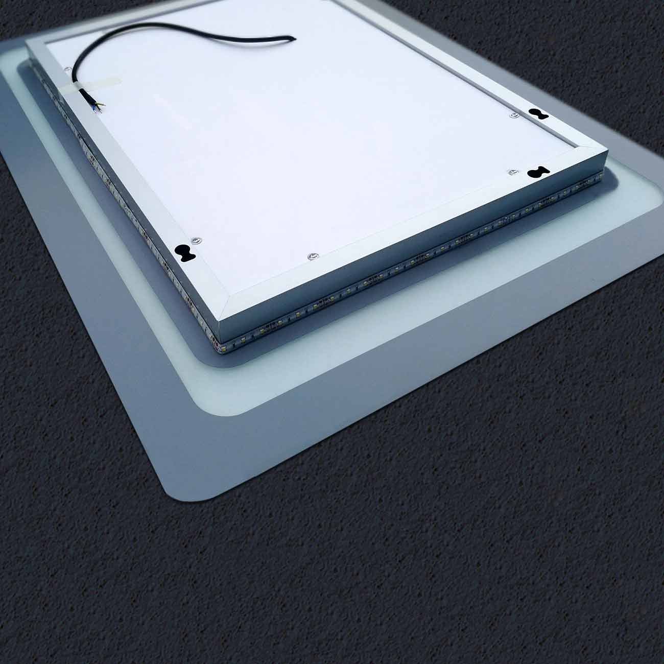 Moderné LED kúpeľňové zrkadlo s vyhrievaním, dotykovým spínačom a studeným bielym osvetlením (6000K), ideálne pre vertikálnu alebo horizontálnu montáž, dostupné v rôznych veľkostiach.